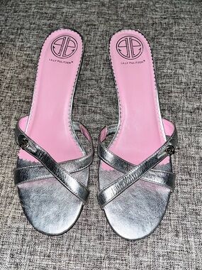 Lilly Pulitzer Via Palm Beach Silver Metallic
Strappy Slip On Kitten Heels 10M